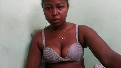 Snapshot of abella677022 chatting on February 20, 2:41 am abella677022 online show from February 20, 2:41 am