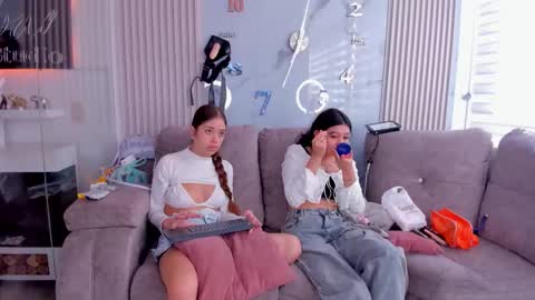 abella_as_ online show from March 21, 1:58 pm