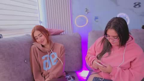 abella_as_ online show from April 10, 6:34 pm