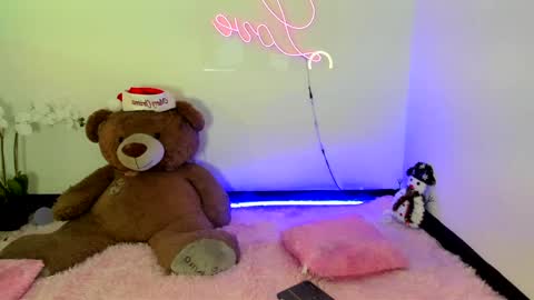 Snapshot of abellaconnor chatting on December 27, 9:32 pm Abella and Kendra online show from December 27, 9:32 pm