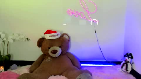 Snapshot of abellaconnor chatting on December 31, 9:06 pm Abella and Kendra online show from December 31, 9:06 pm