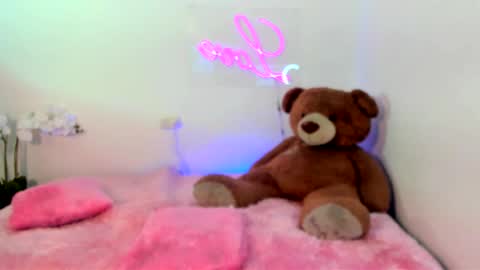 Snapshot of abellaconnor chatting on January 9, 7:18 pm Abella and Kendra online show from January 9, 7:18 pm