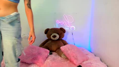 Snapshot of abellaconnor chatting on January 14, 7:53 pm Abella and Kendra online show from January 14, 7:53 pm