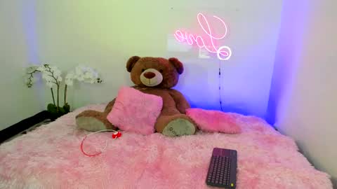 Snapshot of abellaconnor chatting on January 15, 7:34 pm Abella and Kendra online show from January 15, 7:34 pm