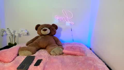 Snapshot of abellaconnor chatting on January 17, 9:39 pm Abella and Kendra online show from January 17, 9:39 pm