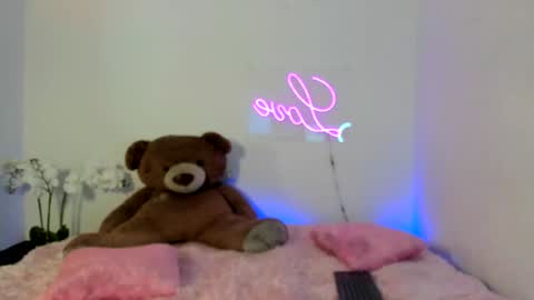 Snapshot of abellaconnor chatting on January 24, 9:58 pm Abella and Kendra online show from January 24, 9:58 pm