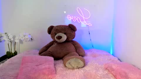 Snapshot of abellaconnor chatting on January 25, 10:28 pm Abella and Kendra online show from January 25, 10:28 pm