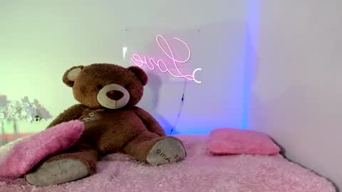 Snapshot of abellaconnor chatting on February 3, 11:26 pm Abella and Kendra online show from February 3, 11:26 pm