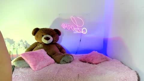 Snapshot of abellaconnor chatting on February 7, 9:48 pm Abella and Kendra online show from February 7, 9:48 pm