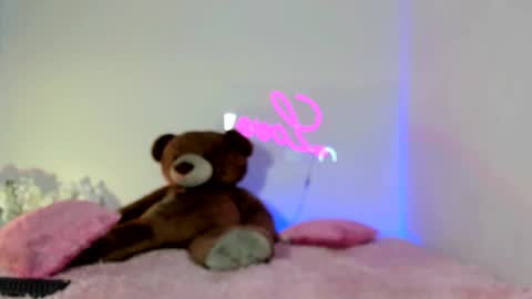 Snapshot of abellaconnor chatting on February 8, 8:21 pm Abella and Kendra online show from February 8, 8:21 pm