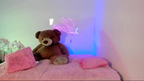 Snapshot of abellaconnor chatting on February 13, 10:54 pm Abella and Kendra online show from February 13, 10:54 pm