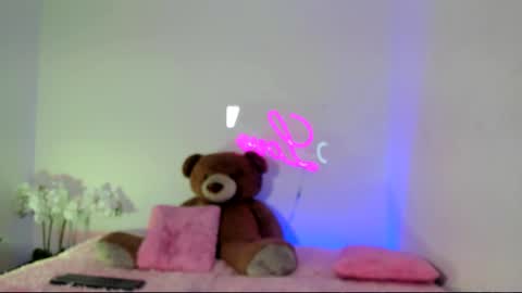 Snapshot of abellaconnor chatting on February 14, 1:56 am Abella and Kendra online show from February 14, 1:56 am