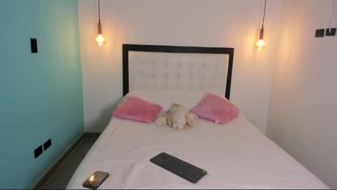 Snapshot of abellaconnor chatting on February 23, 4:35 pm Abella and Kendra online show from February 23, 4:35 pm