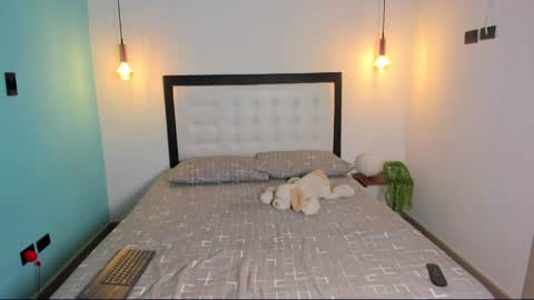 Snapshot of abellaconnor chatting on February 28, 10:39 pm Abella and Kendra online show from February 28, 10:39 pm