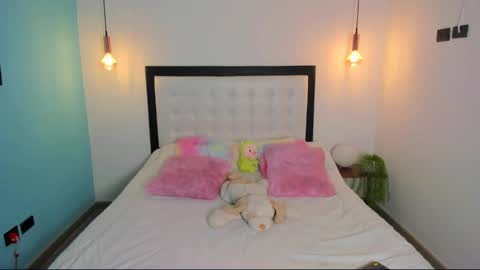 Snapshot of abellaconnor chatting on March 10, 10:34 pm Abella and Kendra online show from March 10, 10:34 pm