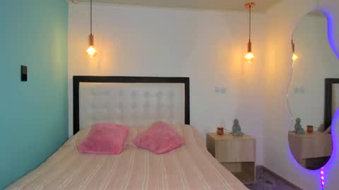 Snapshot of abellaconnor chatting on September 28, 9:09 pm Abella and Kendra online show from September 28, 9:09 pm