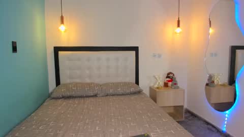 Snapshot of abellaconnor chatting on October 14, 11:49 pm Abella and Kendra online show from October 14, 11:49 pm