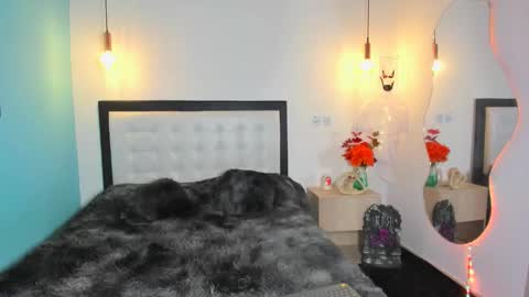 Snapshot of abellaconnor chatting on October 21, 11:27 pm Abella and Kendra online show from October 21, 11:27 pm