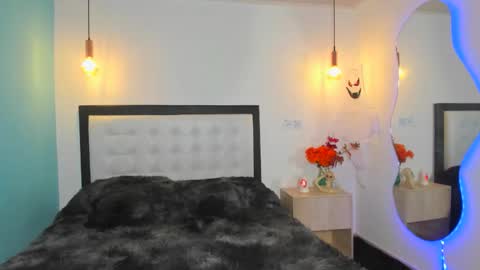 Snapshot of abellaconnor chatting on October 24, 10:28 pm Abella and Kendra online show from October 24, 10:28 pm