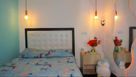 Snapshot of abellaconnor chatting on October 29, 9:38 pm Abella and Kendra online show from October 29, 9:38 pm