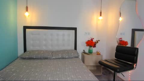 Snapshot of abellaconnor chatting on November 5, 10:21 pm Abella and Kendra online show from November 5, 10:21 pm