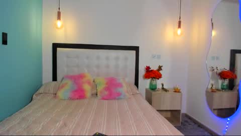 Snapshot of abellaconnor chatting on November 28, 8:33 pm Abella and Kendra online show from November 28, 8:33 pm