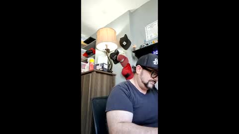 Snapshot of abennett76 chatting on May 22, 10:04 pm AJ online show from May 22, 10:04 pm