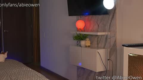 abie_owen online show from September 27, 12:15 am