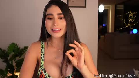 Snapshot of abie_owen chatting on July 1, 12:23 am abie_owen online show from July 1, 12:23 am