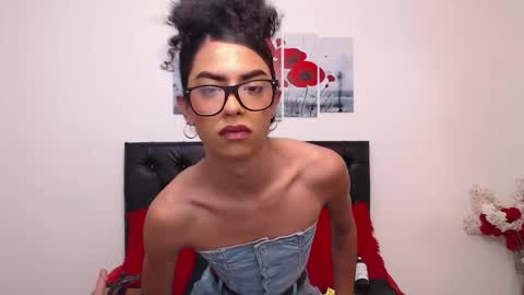 Snapshot of abigail_f00x chatting on September 19, 12:39 pm Abigail online show from September 19, 12:39 pm