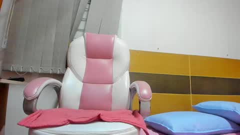 Snapshot of abiigail_fox chatting on February 28, 3:04 am Abigail online show from February 28, 3:04 am