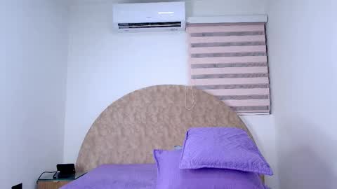 Snapshot of abiigail_fox chatting on November 21, 3:05 am Abigail online show from November 21, 3:05 am