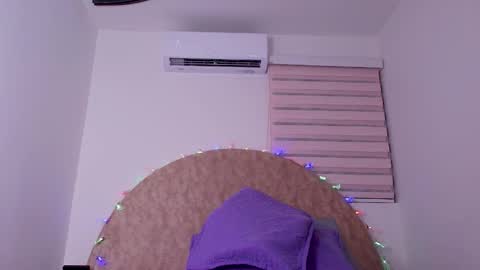 Snapshot of abiigail_fox chatting on December 3, 3:03 am Abigail online show from December 3, 3:03 am