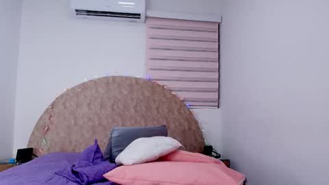 Snapshot of abiigail_fox chatting on December 4, 2:54 am Abigail online show from December 4, 2:54 am