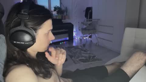 hi  cum in pvt noi extra tip online show from February 22, 2:04 pm