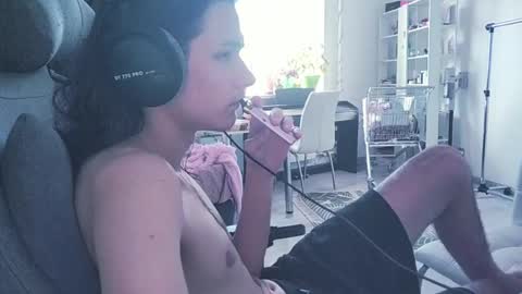 hi  cum in pvt noi extra tip online show from April 16, 8:48 am