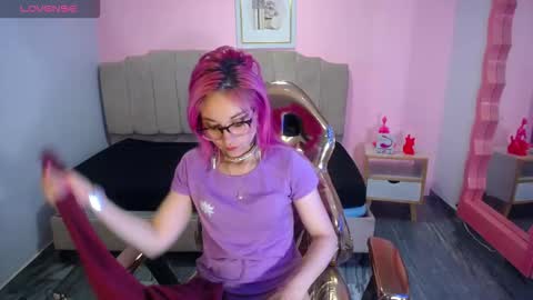 Snapshot of abril_ch_ chatting on October 20, 10:38 am abril_ch_ online show from October 20, 10:38 am