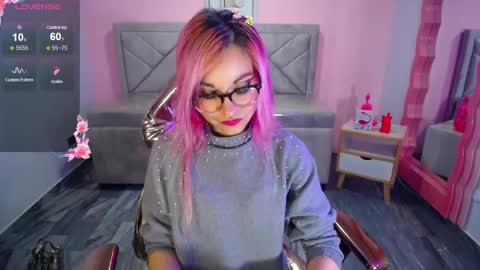 Snapshot of abril_ch_ chatting on November 10, 10:47 am abril_ch_ online show from November 10, 10:47 am