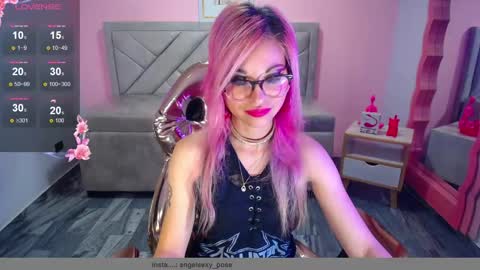 Snapshot of abril_ch_ chatting on November 12, 10:48 am abril_ch_ online show from November 12, 10:48 am