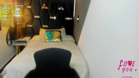 Abril Fox online show from April 4, 8:17 pm