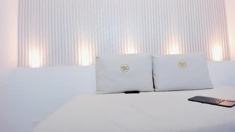 Snapshot of abril_grey chatting on November 19, 11:43 am abril online show from November 19, 11:43 am