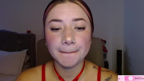 Snapshot of abril_lovee2 chatting on February 14, 7:44 pm Abril online show from February 14, 7:44 pm