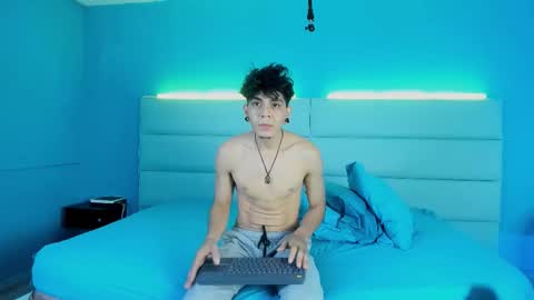 Abril and Julian online show from February 24, 11:41 am