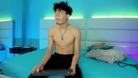 Abril and Julian online show from February 25, 12:04 pm