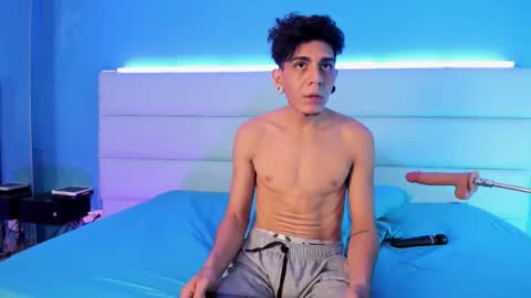 Abril and Julian online show from March 6, 12:01 pm
