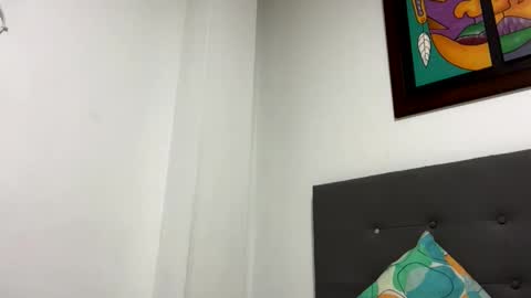 abrilsantosxo online show from May 21, 11:45 pm