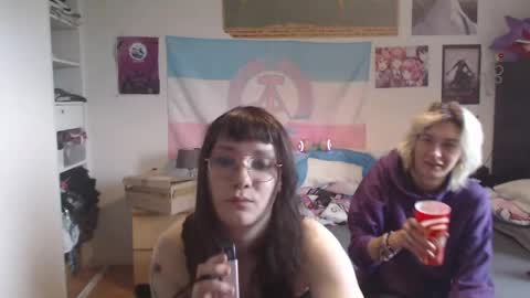 Snapshot of absintiliak chatting on May 18, 5:19 pm absintiliak online show from May 18, 5:19 pm