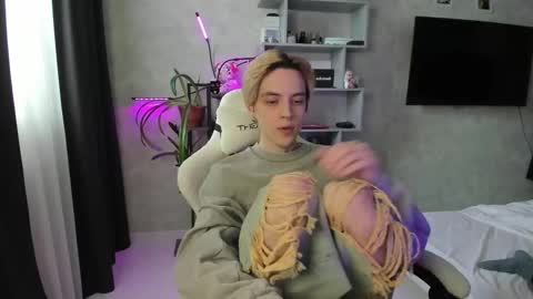 Nick online show from March 5, 10:33 am