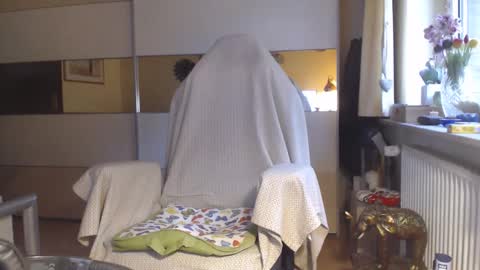 Snapshot of ach471 chatting on October 25, 7:27 am ach471 online show from October 25, 7:27 am