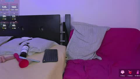 centric independent model   online show from April 8, 2:50 pm